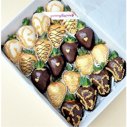 20pcs Black, White & Gold Lace with Gold Heart Chocolate Strawberries Gift Box